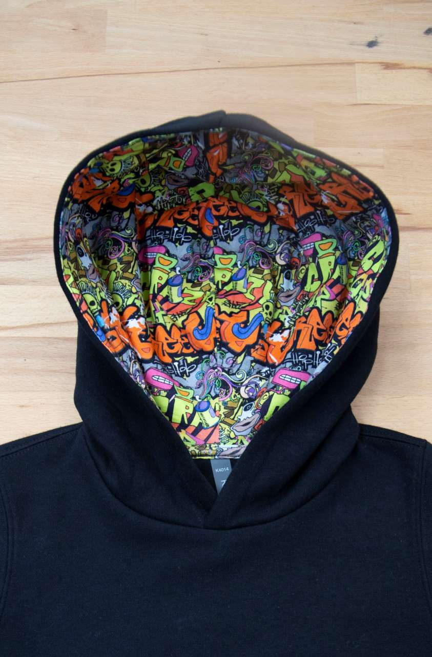 Kariban Hoodie – Black/Skate Graffiti